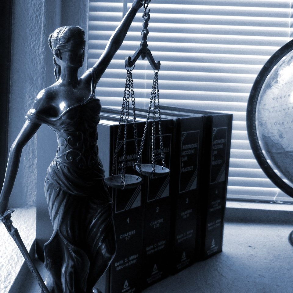 lady justice, legal, law-2388500.jpg